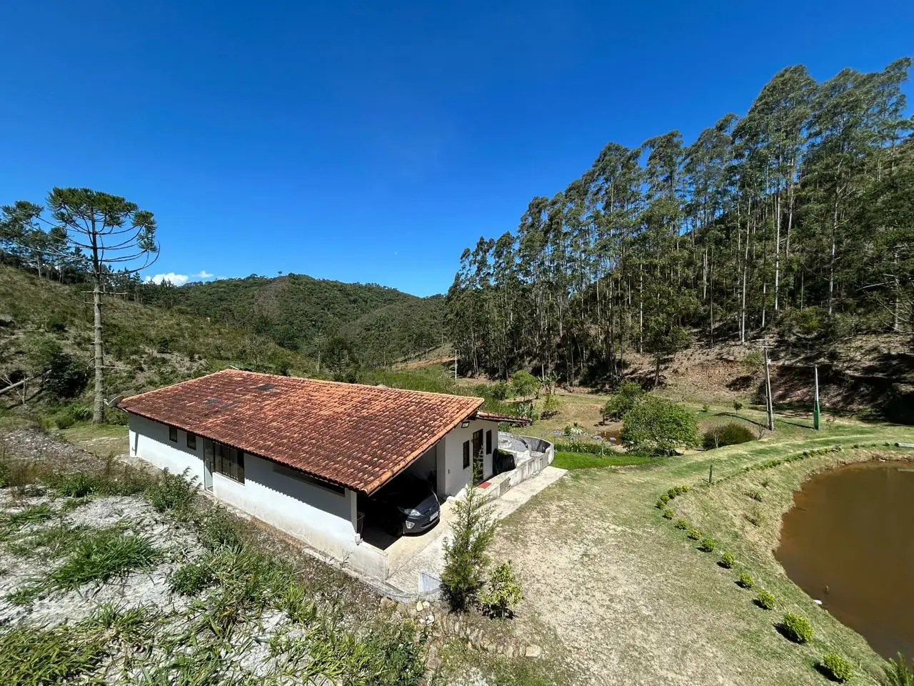 Vista posterior da casa principal