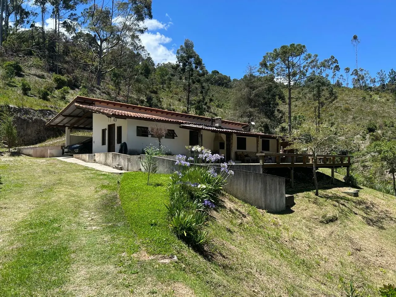 Vista da casa principal do sítio