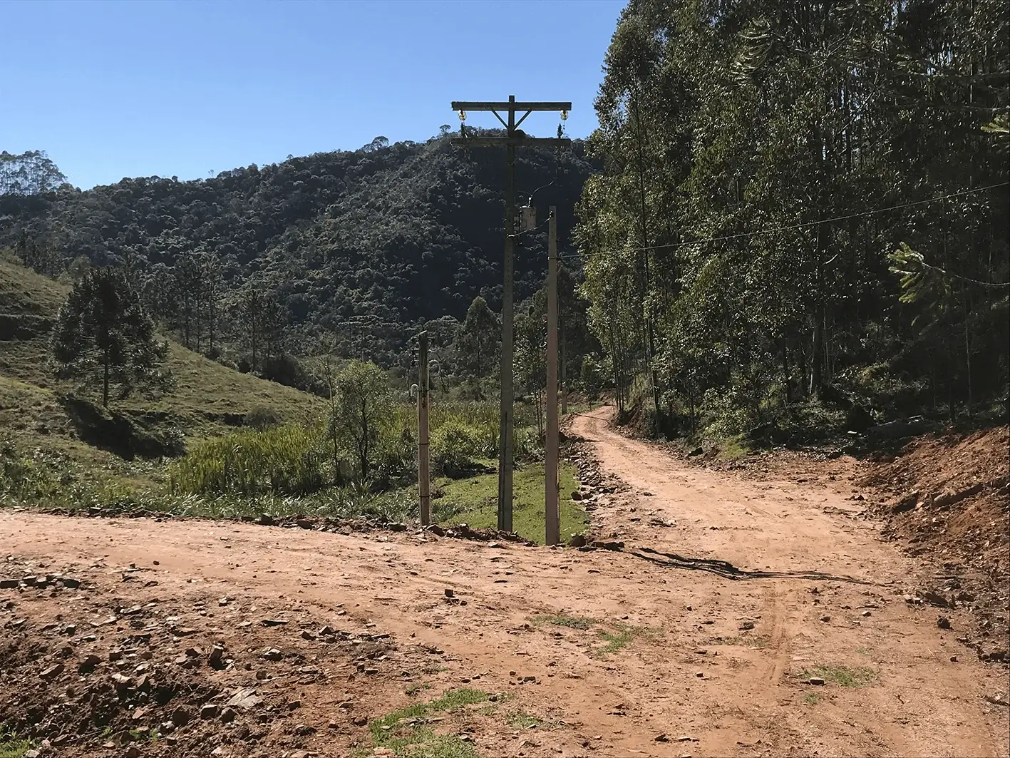 Detalhe da estrada renovada